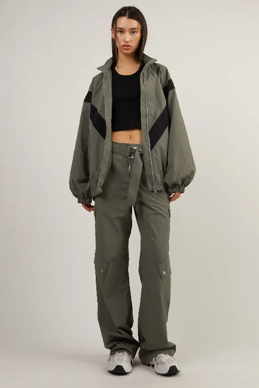 Women's Wide - Leg Denim Cargo Pants in Dark Wash with Distressed Details for a Trendy AppearanceNYLON CARGO PANT