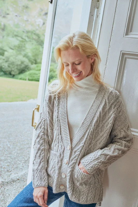 cashmere blend women cardigan for a luxurious feelAran - Vented box Cardigan with Buttons and trellis - Feather grey