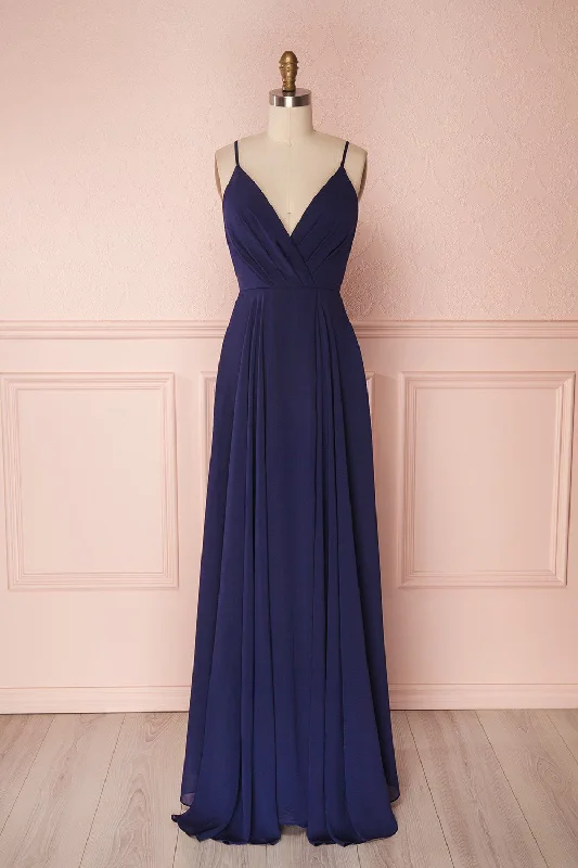 Midi dresses with cotton - blend materials for everyday comfortAelis Navy | Pleated Plunging V-Neckline Gown