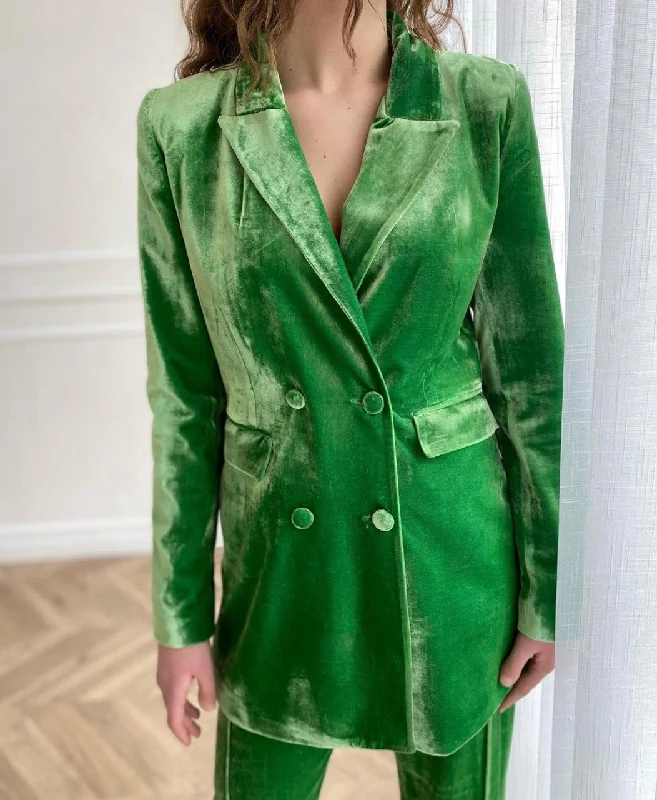 Midi dresses with pleated bodices for a classic and tailored lookKelly Green Blazer