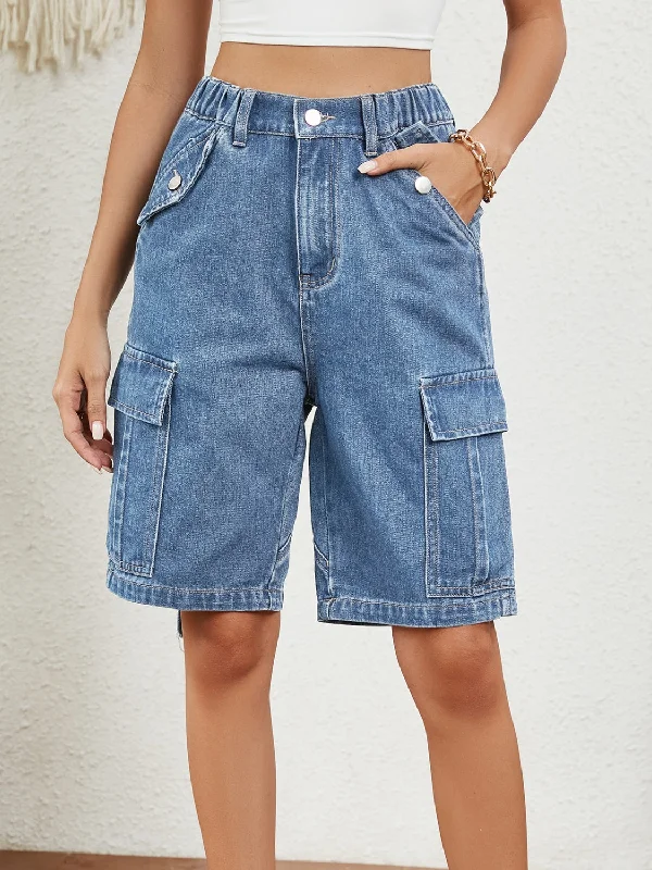 Women's Ruffled Hem Denim Shorts in Light Wash for a Feminine and Fashionable StyleButtoned Elastic Waist Denim Shorts with Pockets