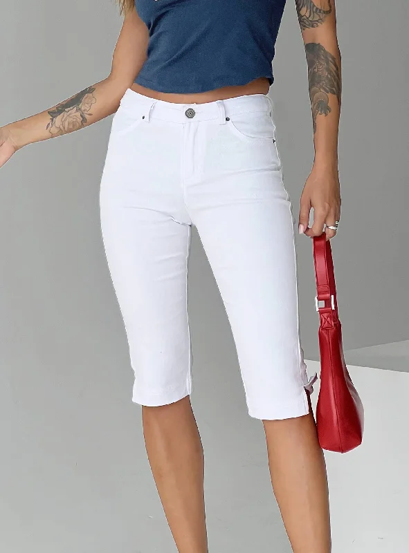 Plus Size Women's Denim Cut - off Shorts with Frayed Edges for a Casual and Laid - Back VibeMeet Me Capri Pants White