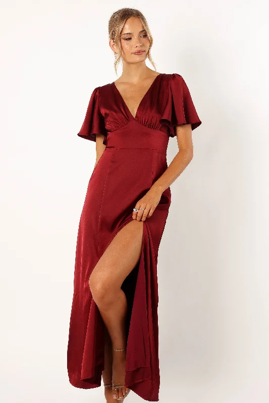 Maxi dresses with an asymmetric hem for a fashion - forward and eye - catching designCasper Maxi Dress - Wine