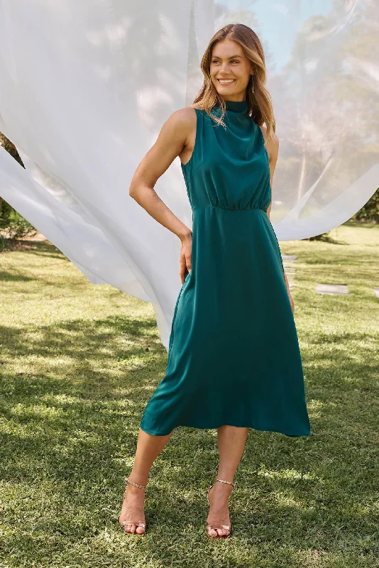 Maxi dresses with a gathered skirt for a voluminous and dramatic effectEvie Maxi Dress In Emerald