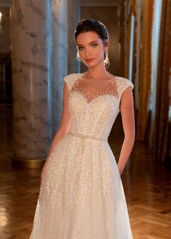 Sheath - style wedding guest dresses with lace overlaysSleeveless Ball Gown Wedding Dress