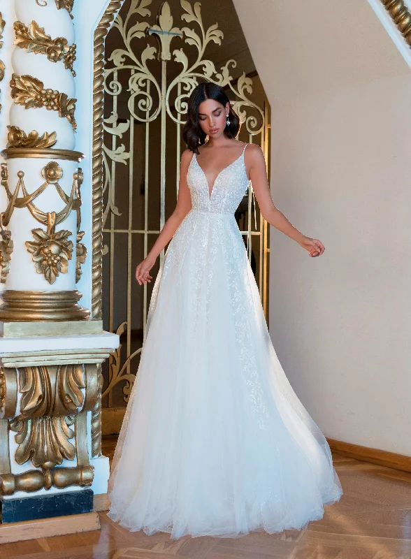 Lace - and - tulle wedding guest dresses with sweetheart necklinesSpaghetti Strap Ball Gown Wedding Dress