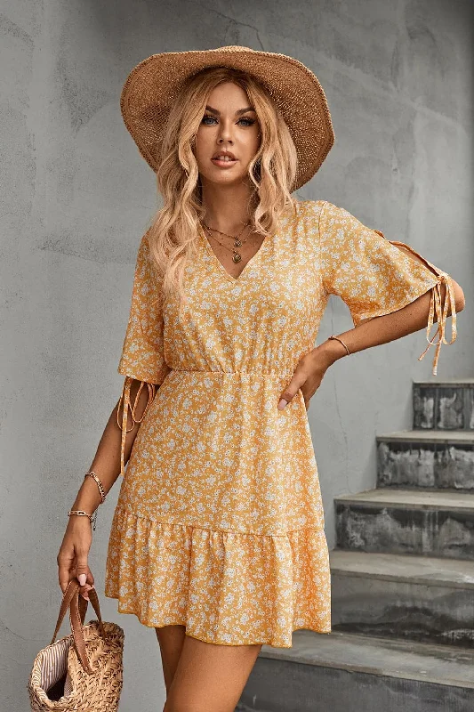 Maxi Women Dress with Floral Print for a Bohemian VibeFloral V-neck mini dress with sheer ties