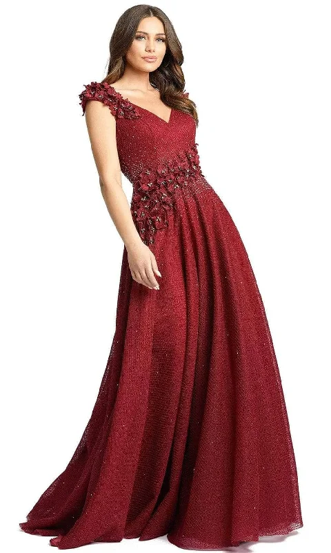 Prom dresses with pom - pom - decorated hems and cotton - blend fabrics for a playful and comfortable formal styleMac Duggal 11152 - Sleeveless Appliqued Evening Gown