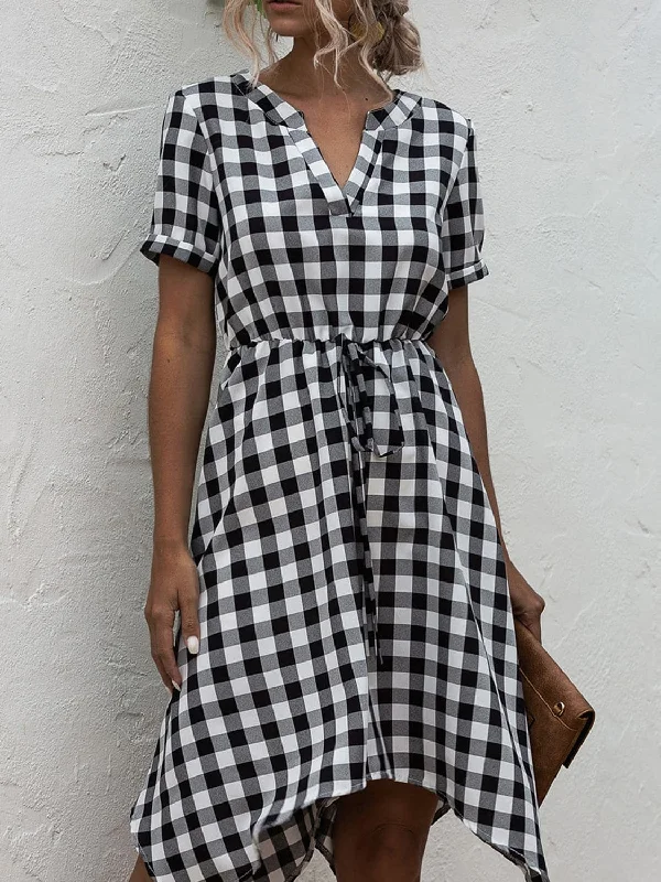 Halter Neck Women Dress to Show Off the Shoulders and NecklinePlaid short sleeve dress - notched neckline