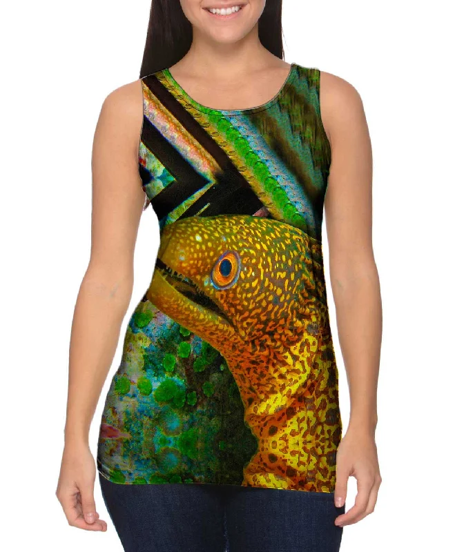 Mock Neck Women's Performance Tank Tops for CyclingSnapping Eel Underwater