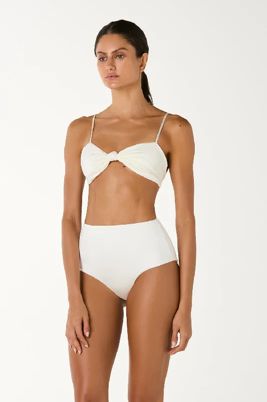 Ruched bikini with fabric gathers for a slimming effectDisco Duo Blanco Gia Top